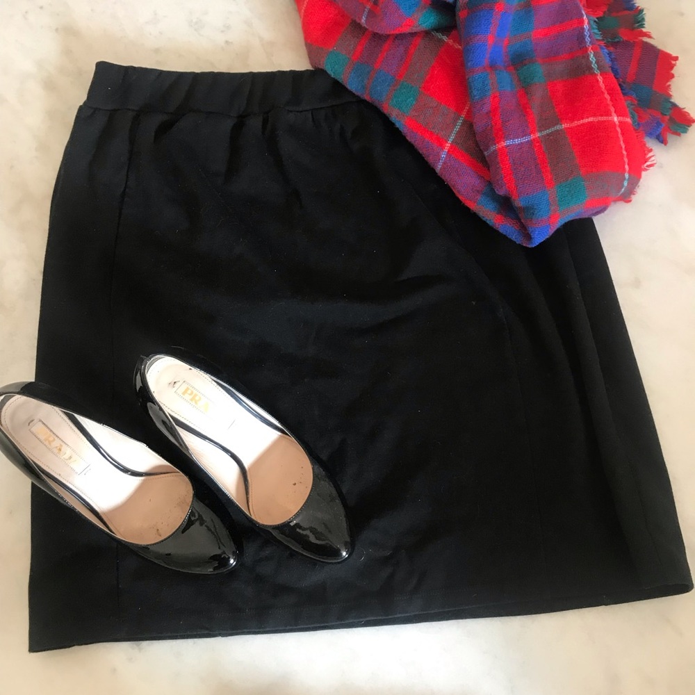 BLACK PENCIL SKIRT
